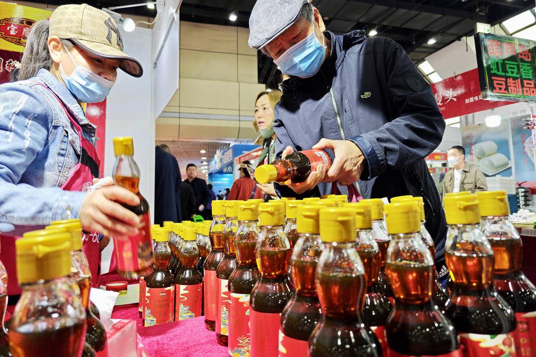 大连食博会火爆开场 农副土特产品点亮城市消费新引擎